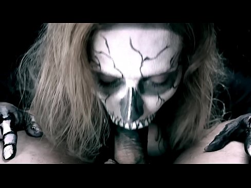 ❤️ Demonska djevojka siše kurac svojim crnim ustima i guta spermu. ❤️❌ Porno fb kod nas ️❤